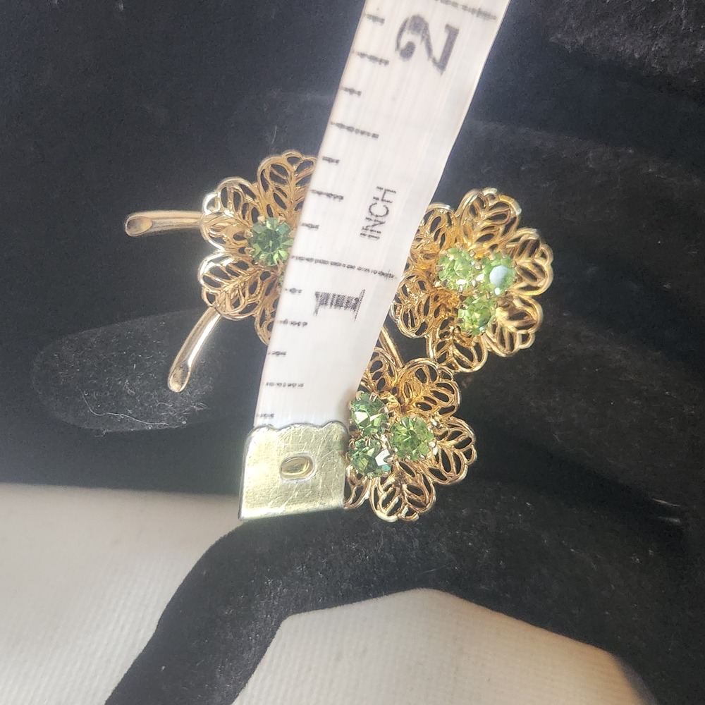 Vintage Gold Tone Filigree Triple Flower Brooch Green Rhinestone Floral Pin - Picture 5 of 7